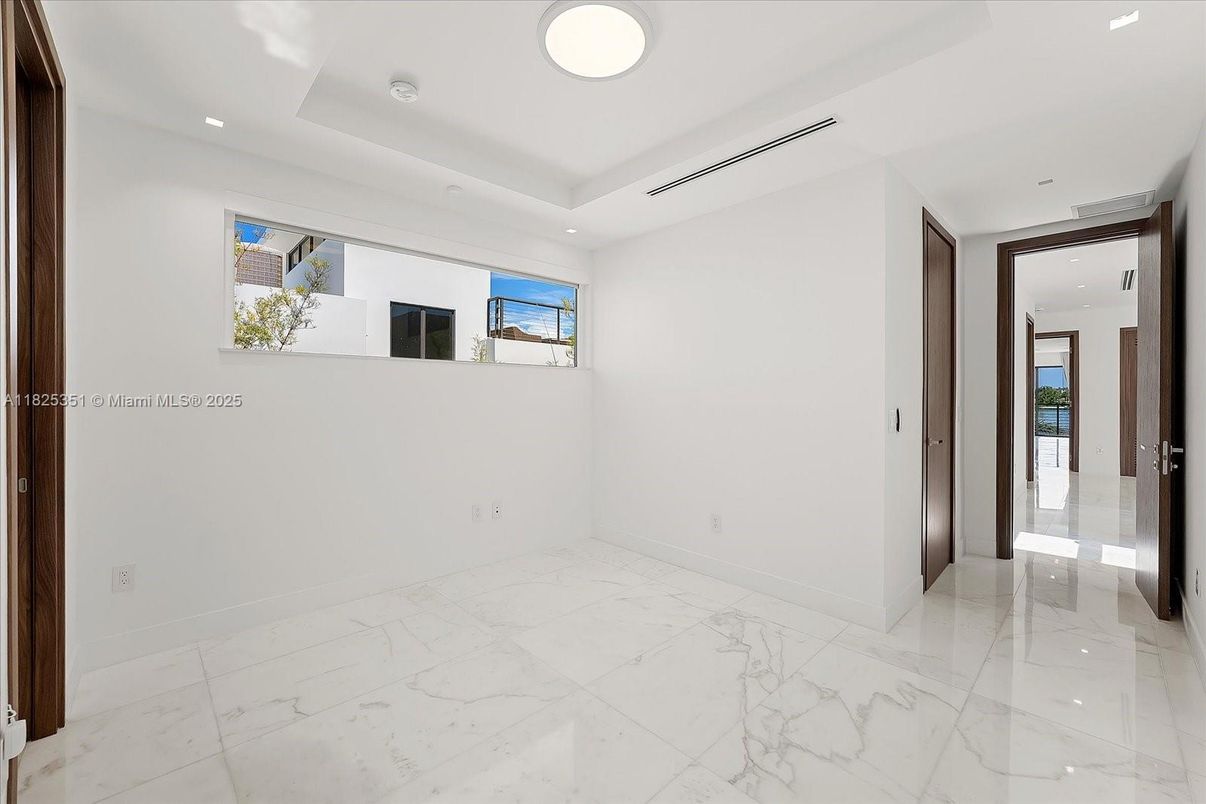 Empty room, Interior, Marble, Recessed Lighting