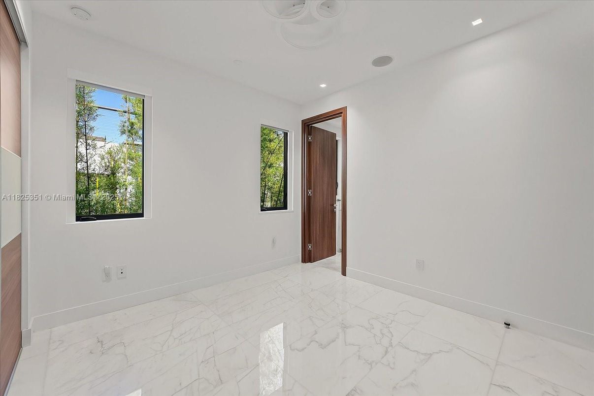 Empty room, Interior, Marble, Recessed Lighting
