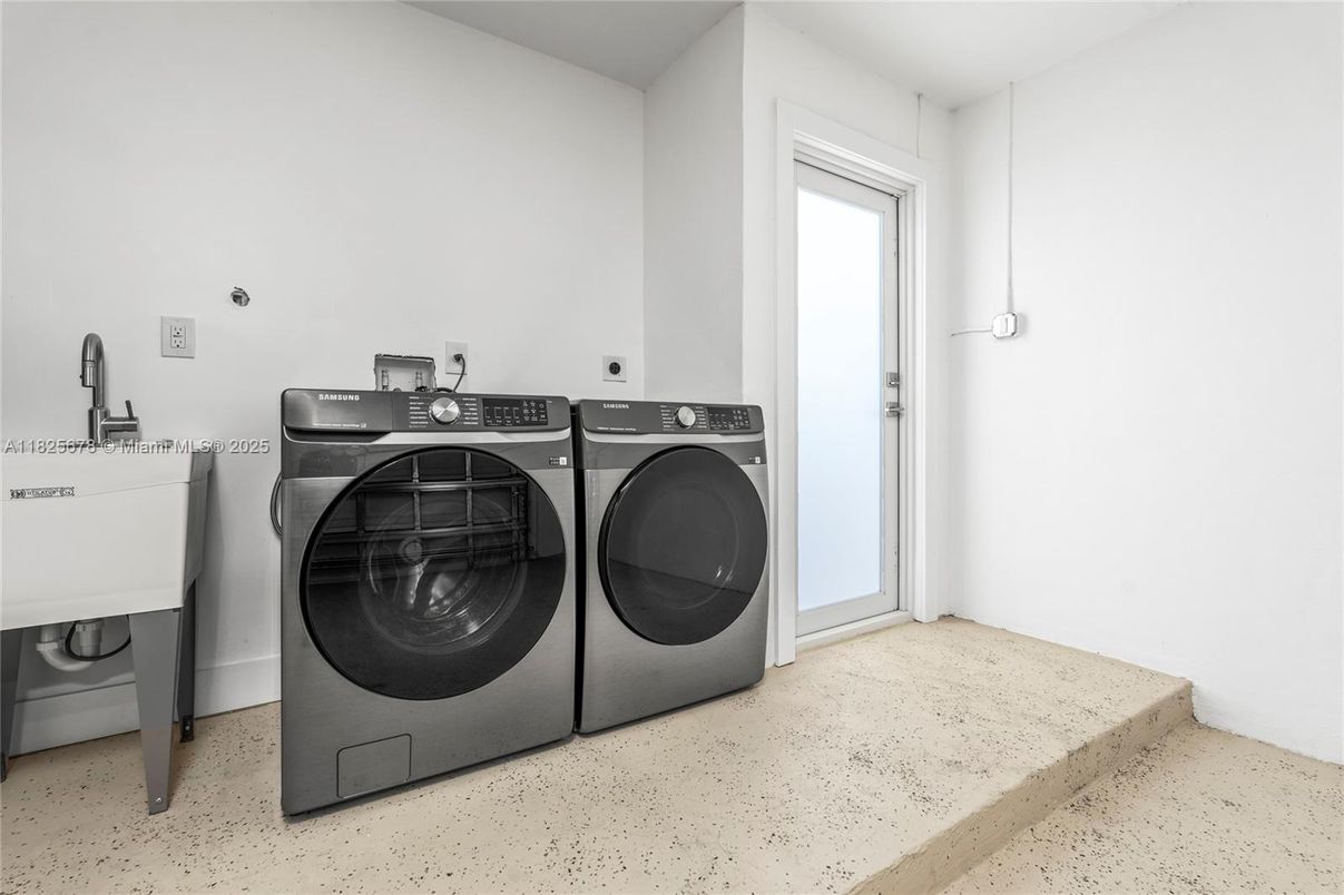 Interior, Washer