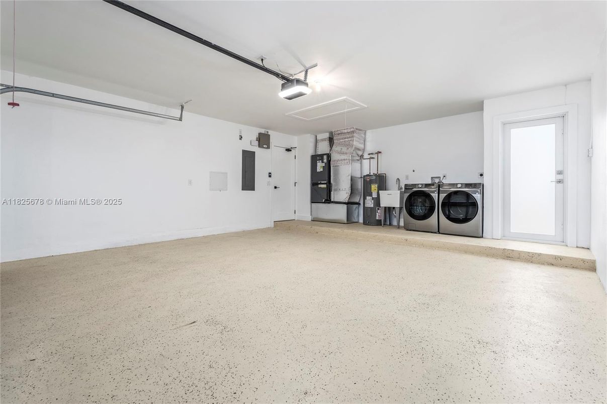 Empty room, Interior, Washer