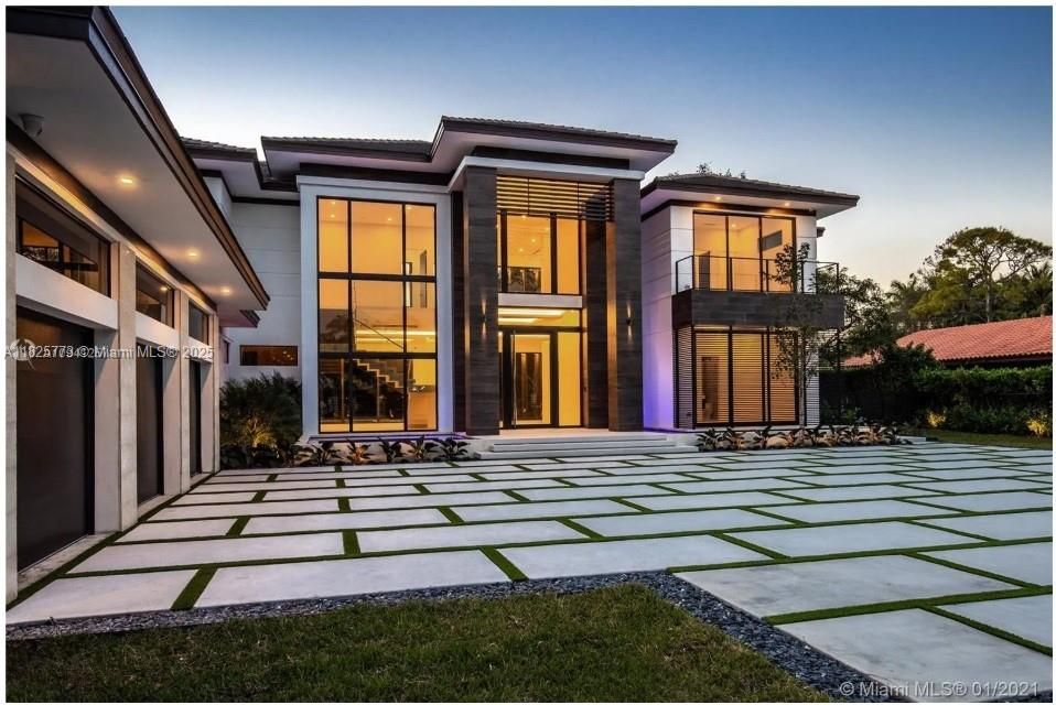 Backyard, Exterior, Facade, Modern