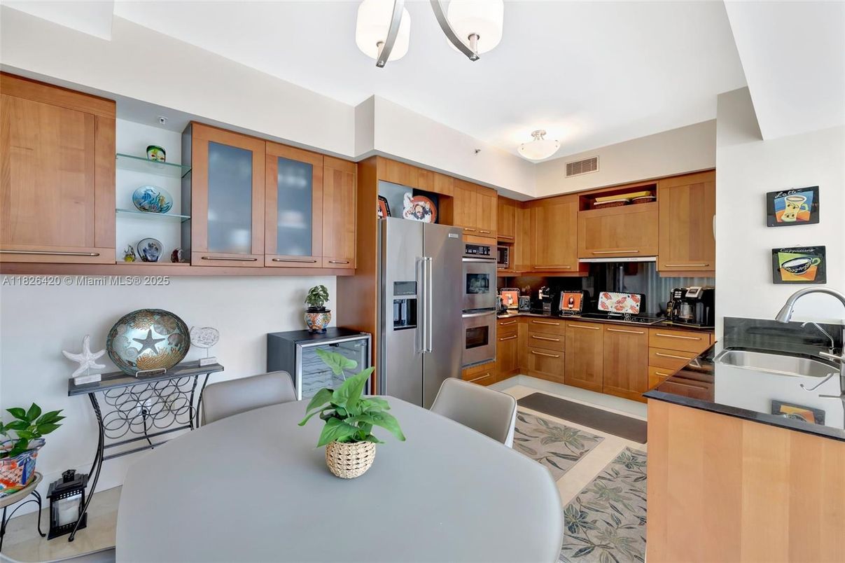 Dining room, Interior, Kitchen, Stainless Steel Appliances