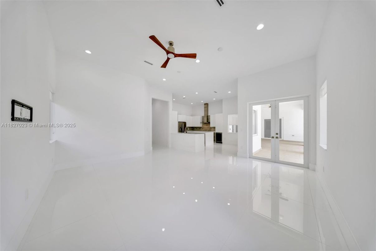 Empty room, Interior, Kitchen, Recessed Lighting