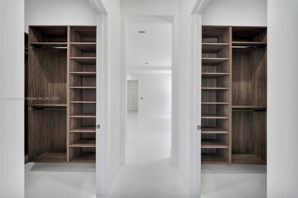 Interior, Walk-in Closets