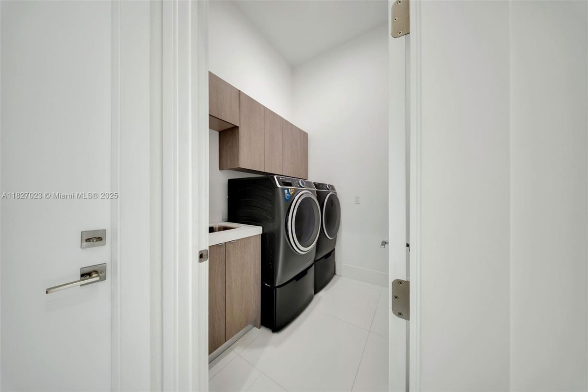Interior, Washer