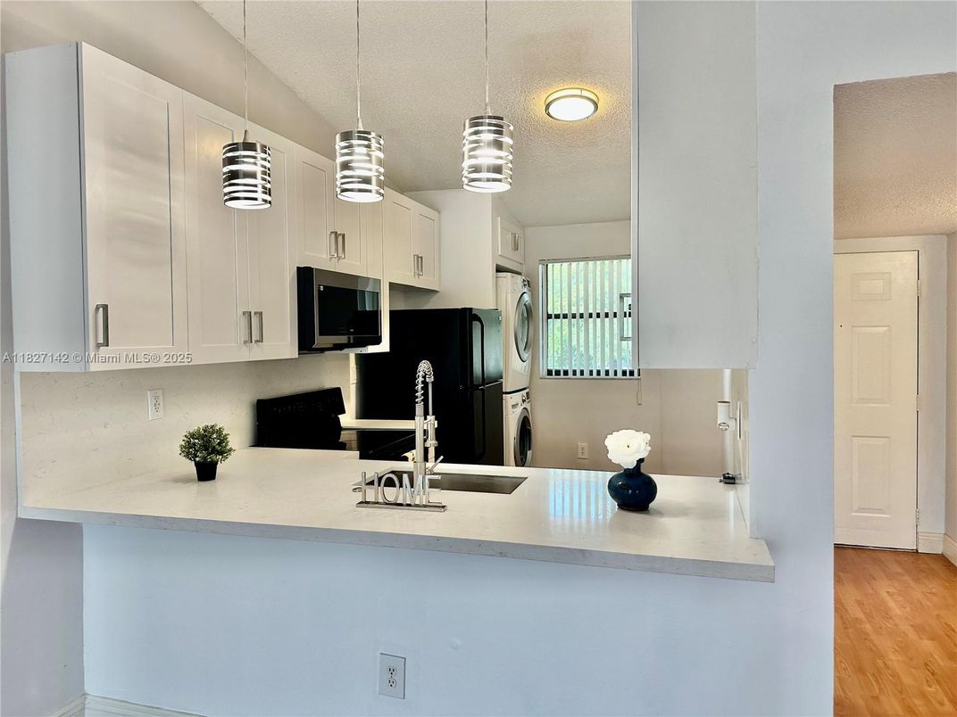 Interior, Kitchen, Pendant Lights, Recessed Lighting, Wood Texture Flooring