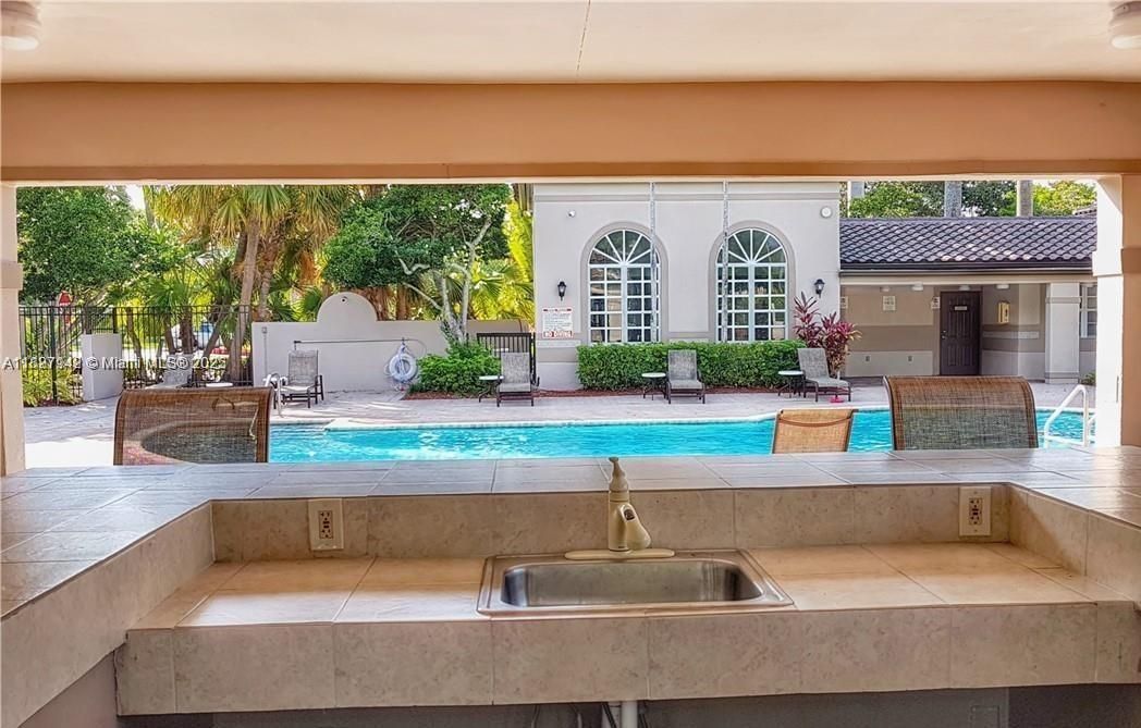 Exterior, Outdoor Kitchen, Pool