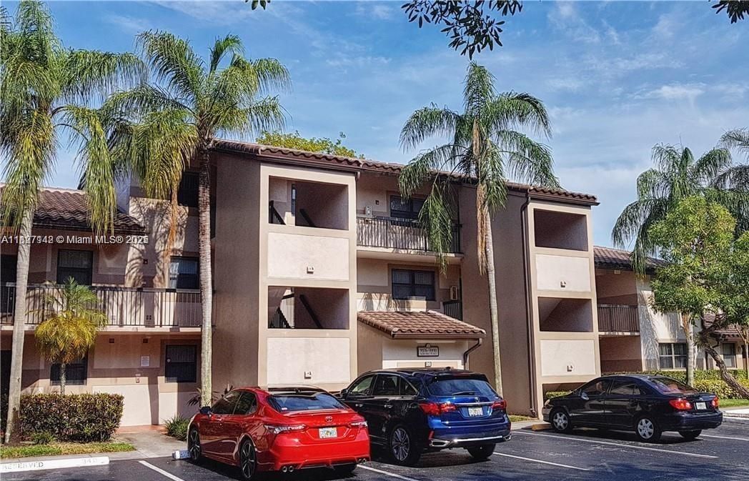 Exterior, Facade, Condo Building