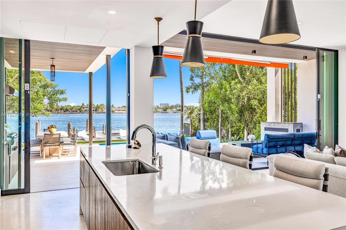 Interior, Kitchen, Living room, Pendant Lights, Recessed Lighting, Water