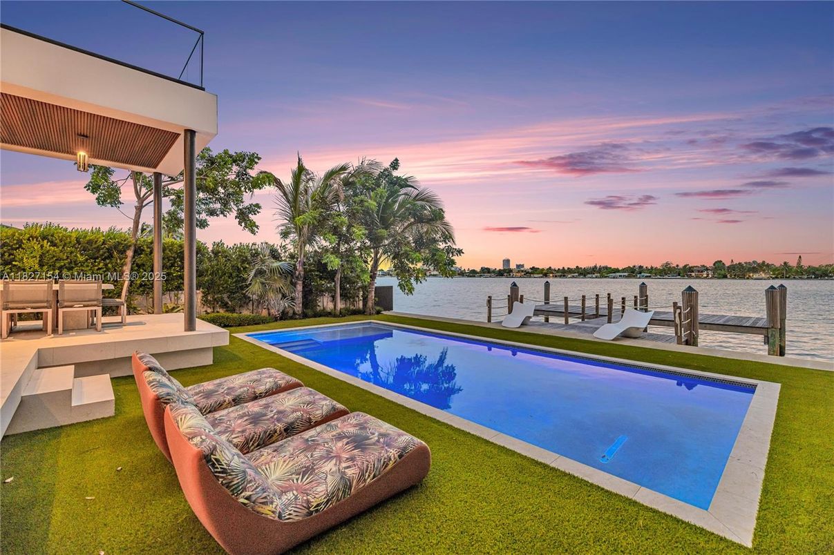 Exterior, Pool, Water