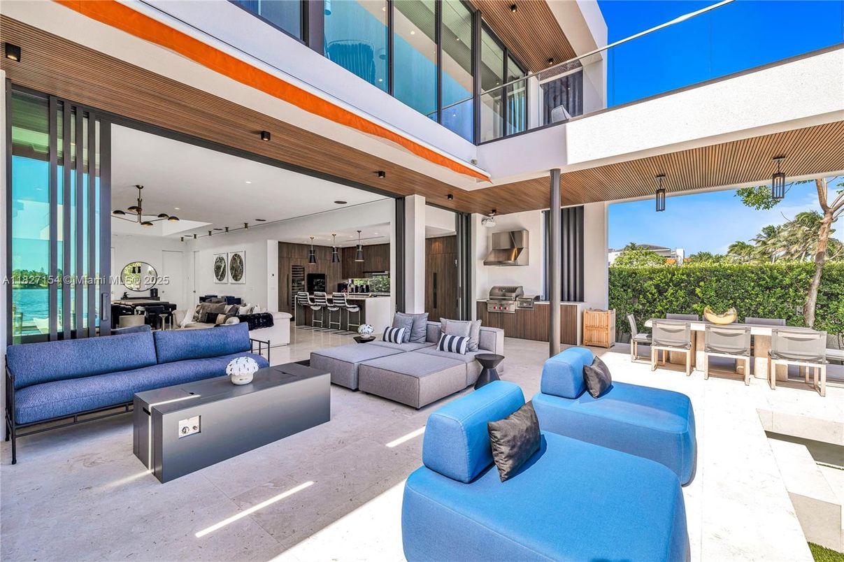 Exterior, Living room, Outdoor Kitchen