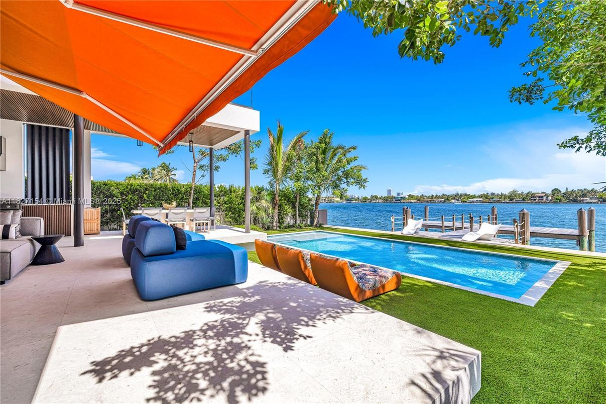 Exterior, Pool, Water