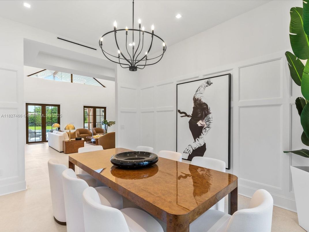 Chandelier, Dining room, Interior, Living room, Recessed Lighting
