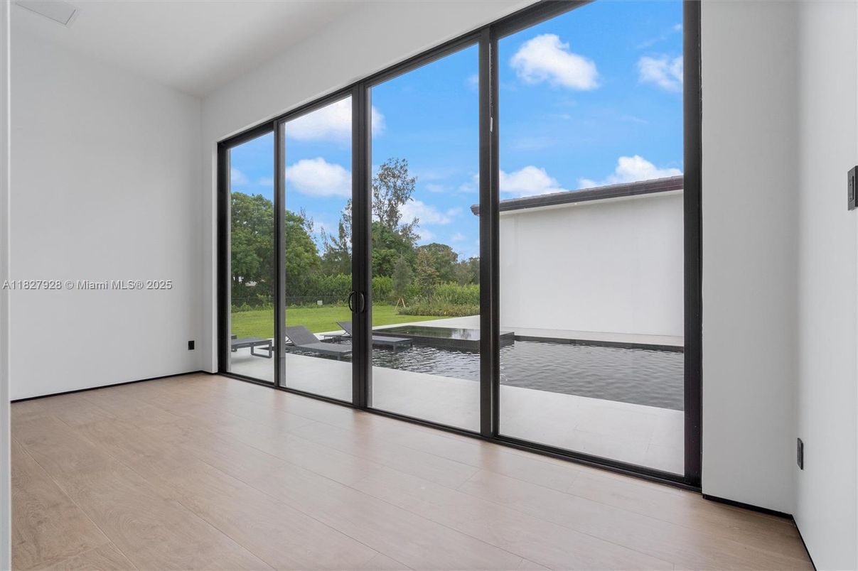 Empty room, Interior, Sun Room, Wood Texture Flooring