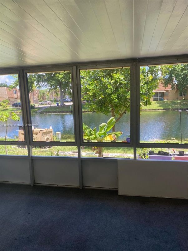 Interior, Sun Room, Water