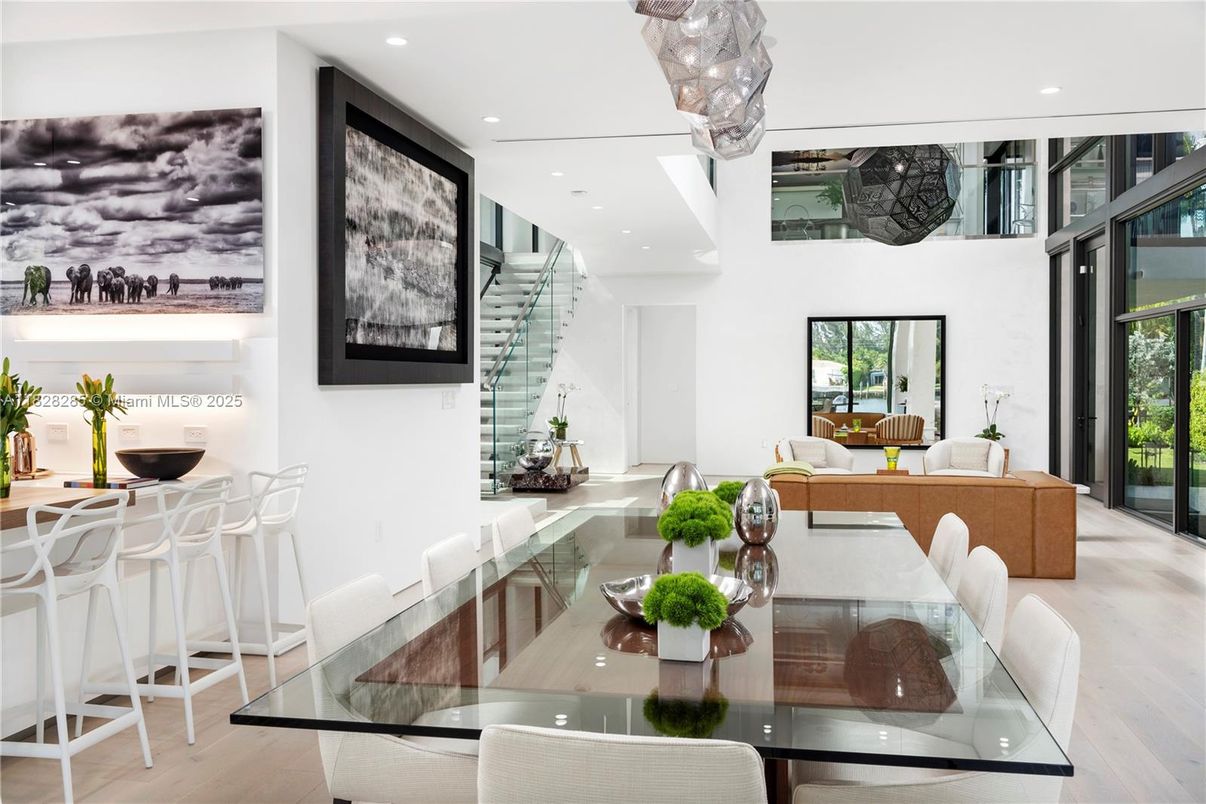 Dining room, Interior, Living room, Recessed Lighting, Wood Texture Flooring