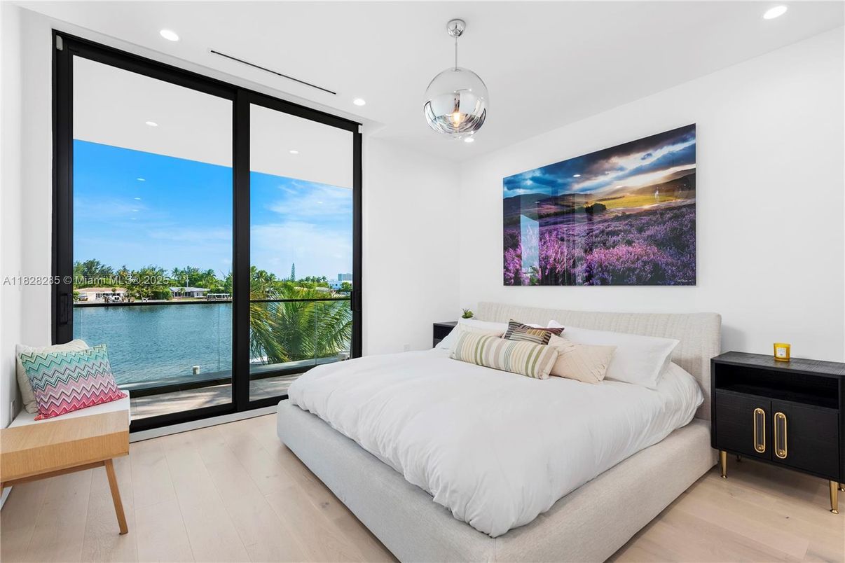 Bedroom, Interior, Pendant Lights, Recessed Lighting, Water, Wood Texture Flooring