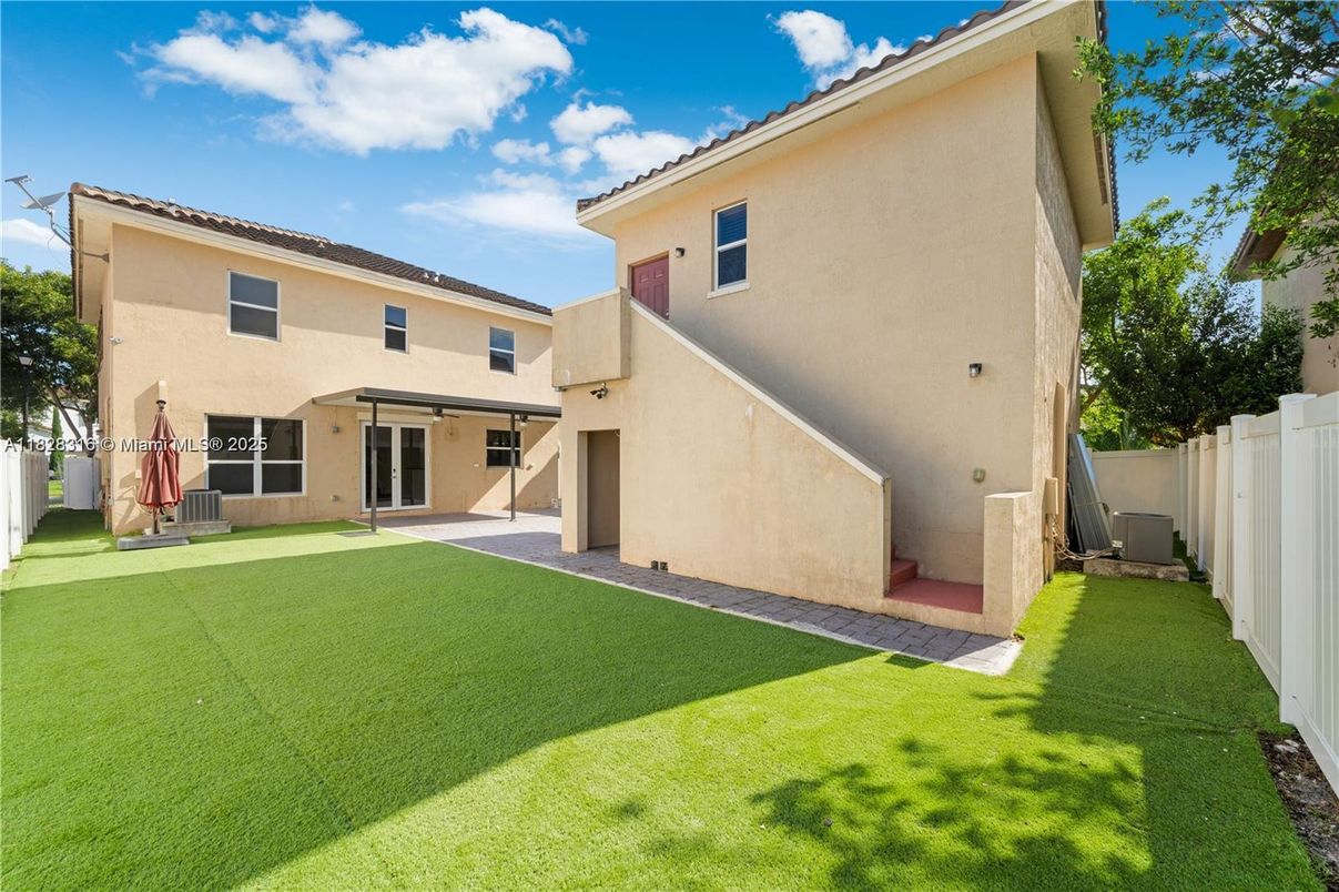 Backyard, Exterior