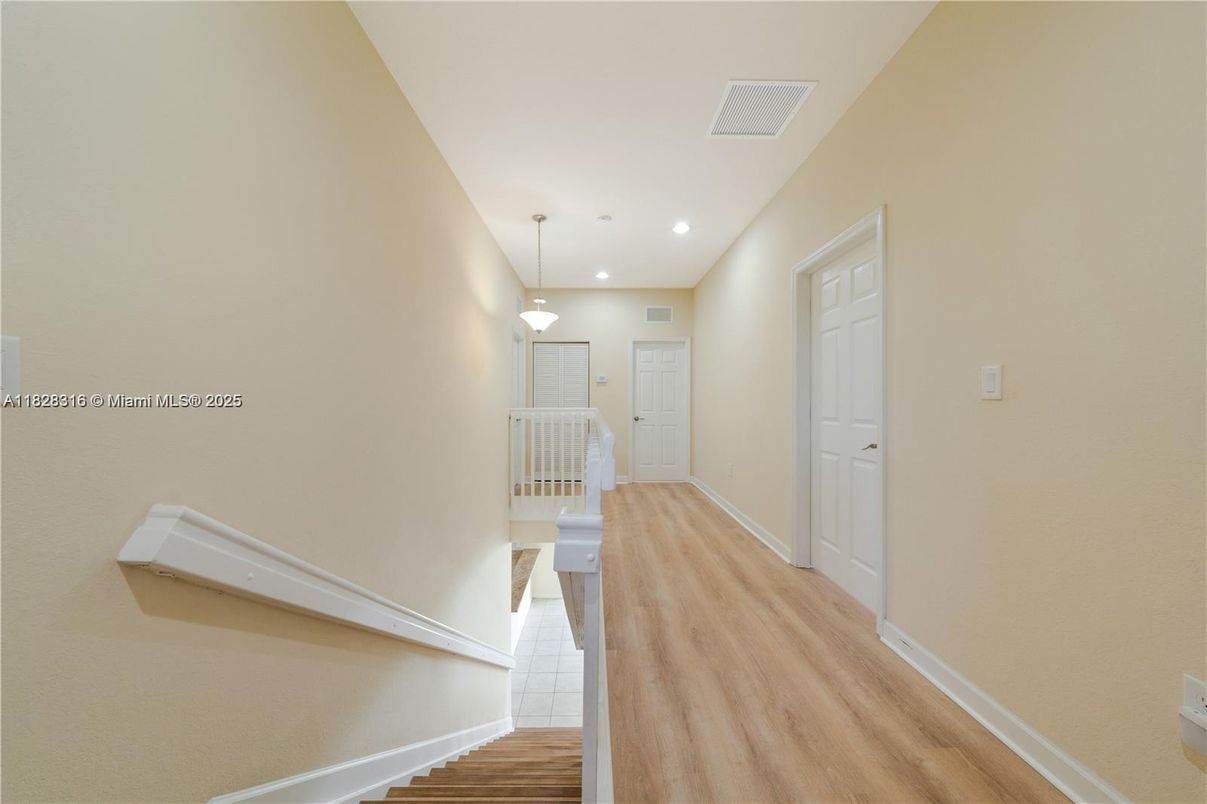 Interior, Pendant Lights, Recessed Lighting, Wood Texture Flooring