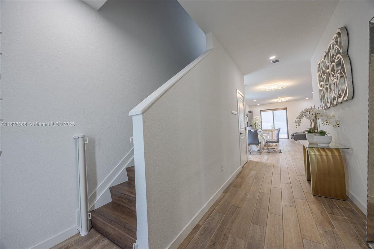 Interior, Recessed Lighting, Wood Texture Flooring