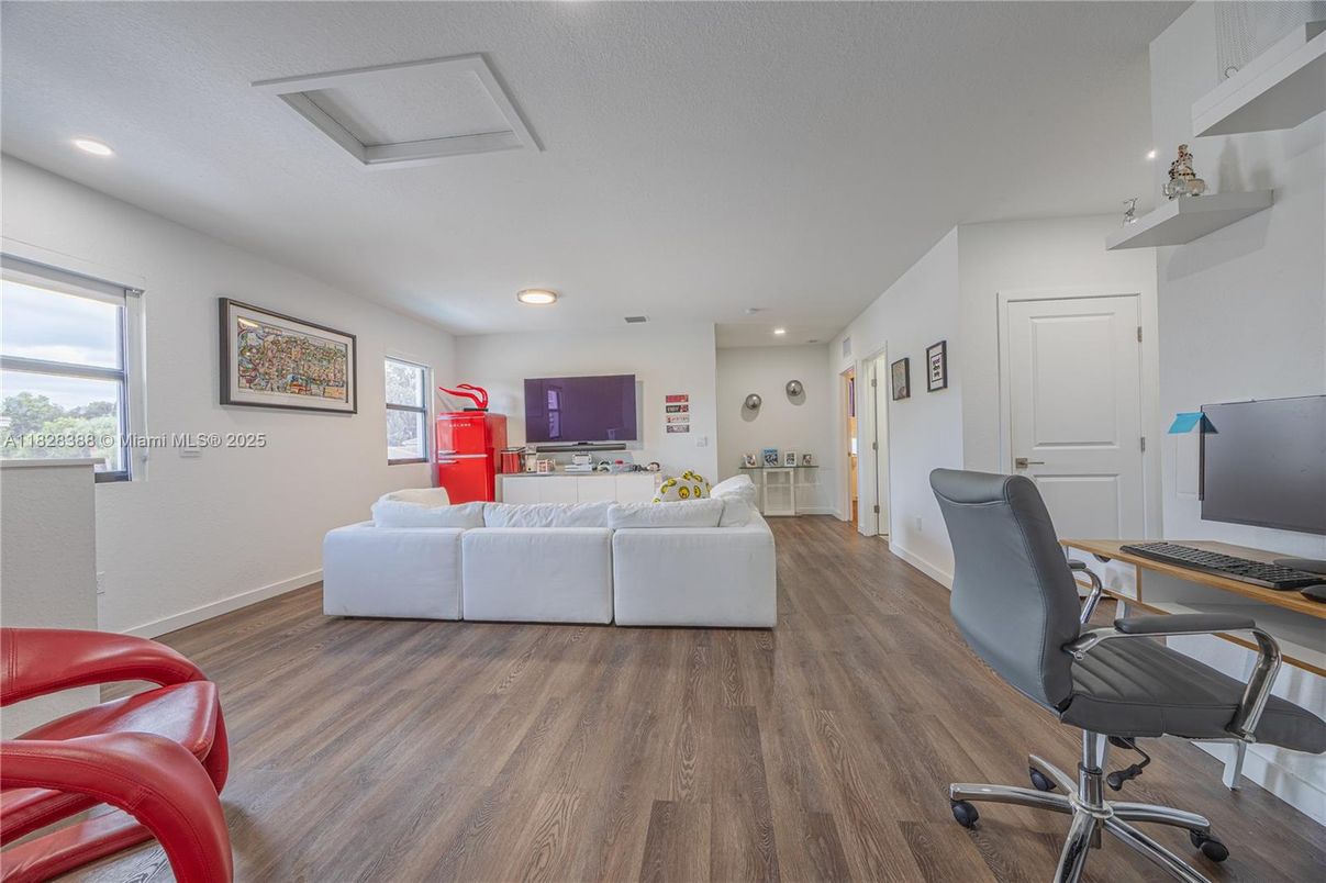 Home Office, Interior, Recessed Lighting, Wood Texture Flooring