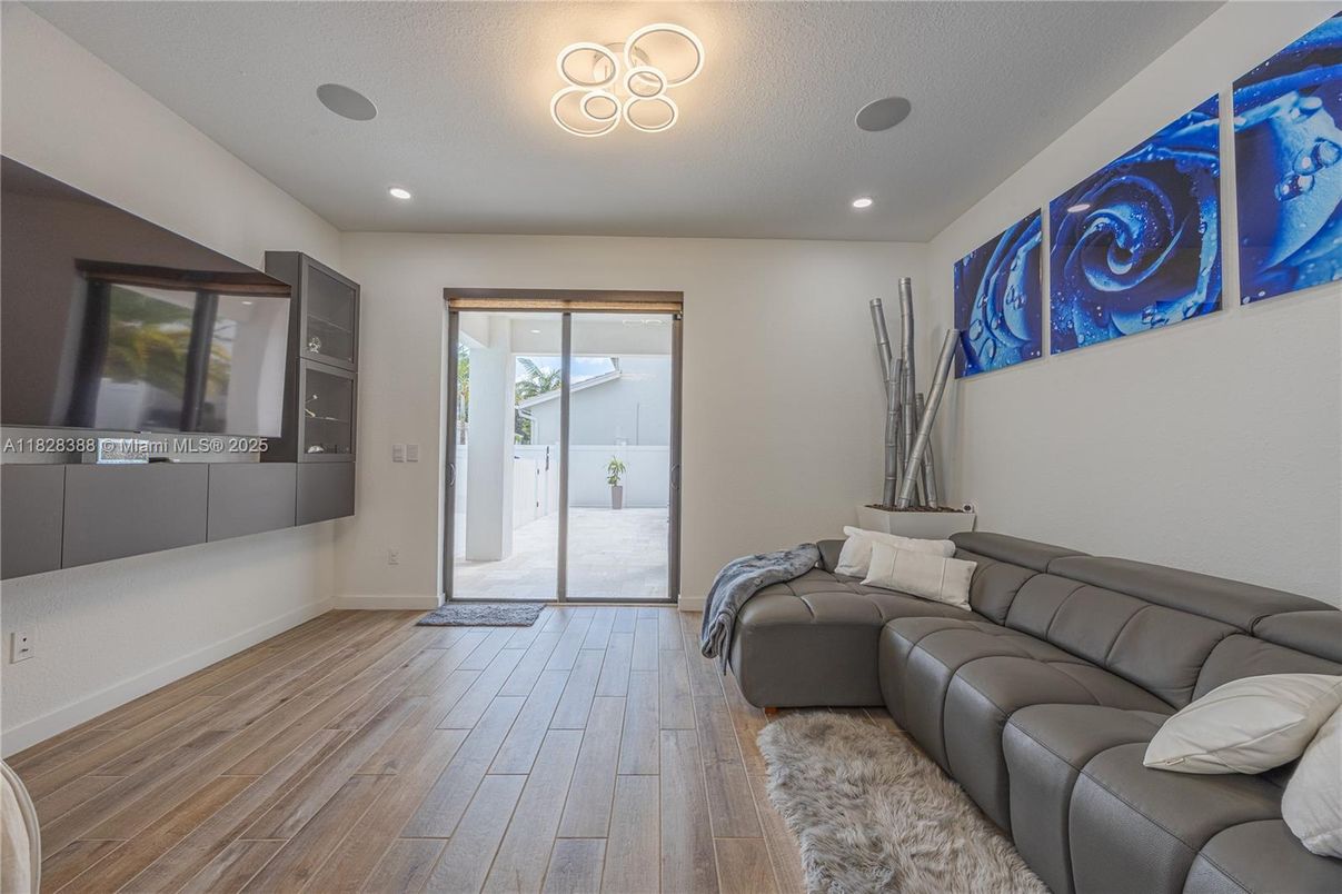 Interior, Living room, Recessed Lighting, Wood Texture Flooring