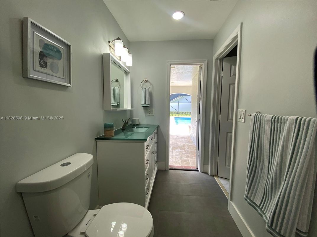 Bathroom, Interior, Recessed Lighting