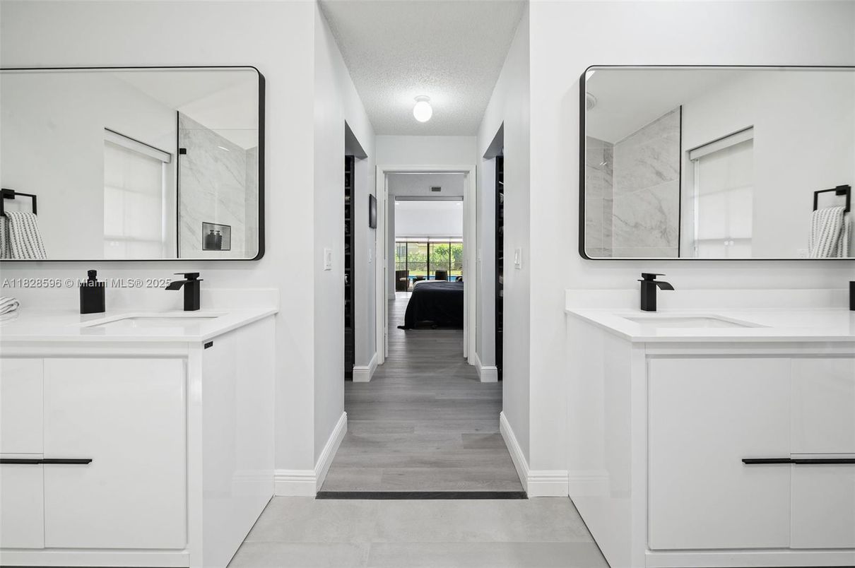 Bathroom, Dual Sink Vanities, Interior