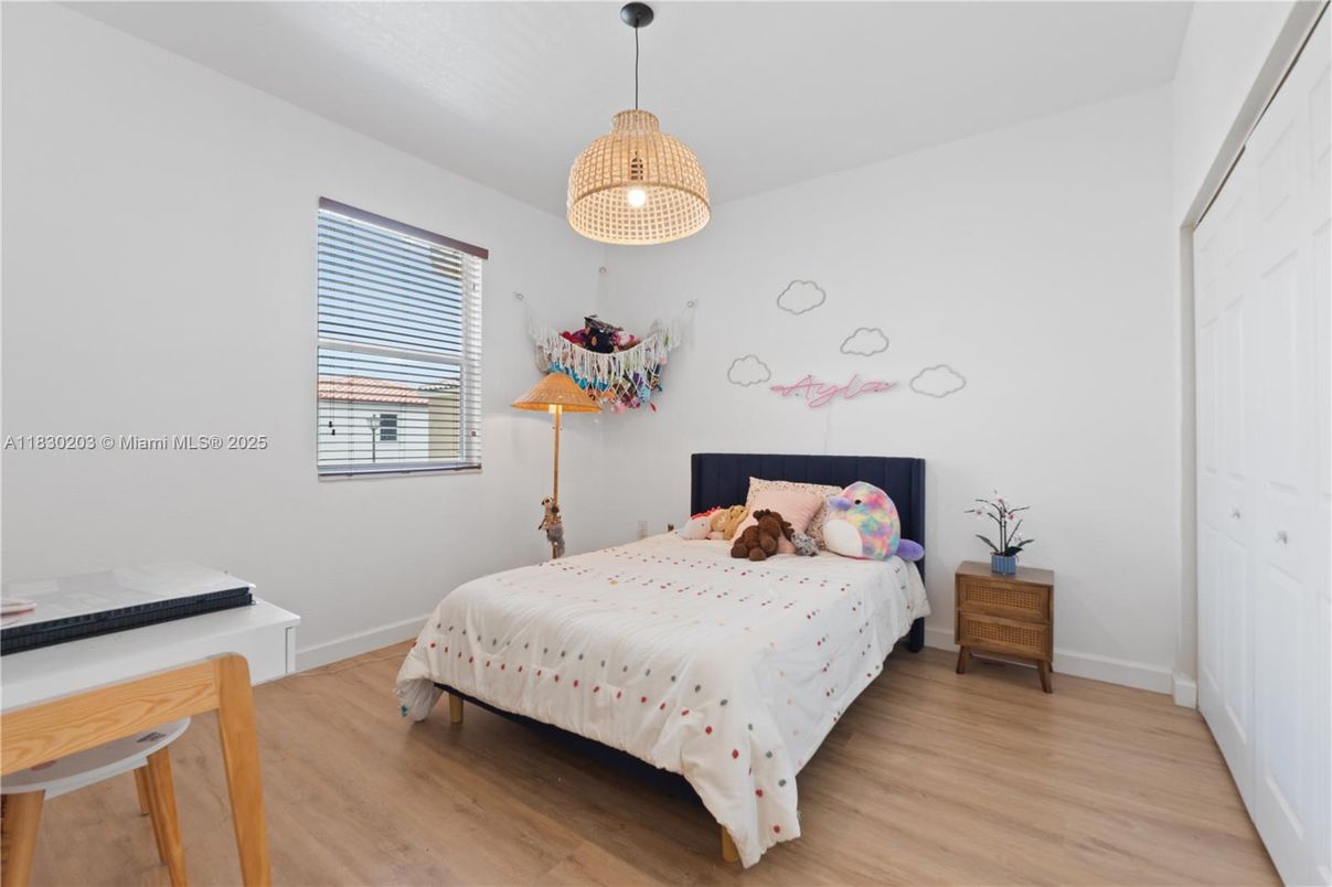 Bedroom, Interior, Pendant Lights, Wood Texture Flooring