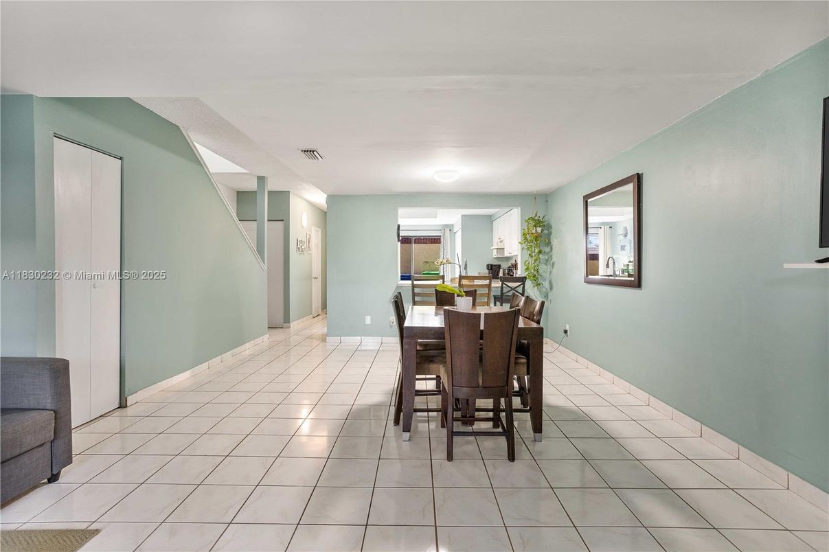 Dining room, Interior