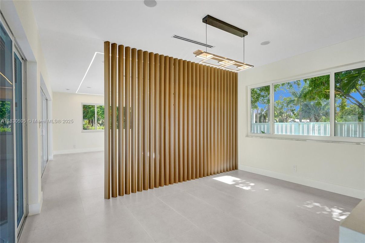 Empty room, Interior, Pendant Lights