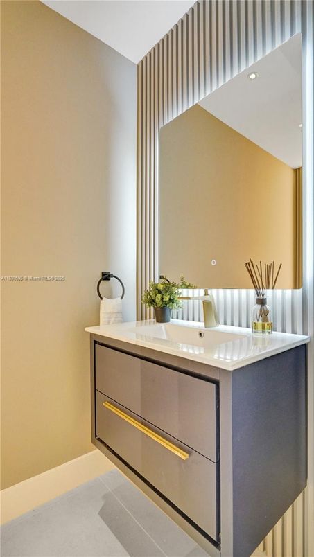 Bathroom, Interior, Recessed Lighting