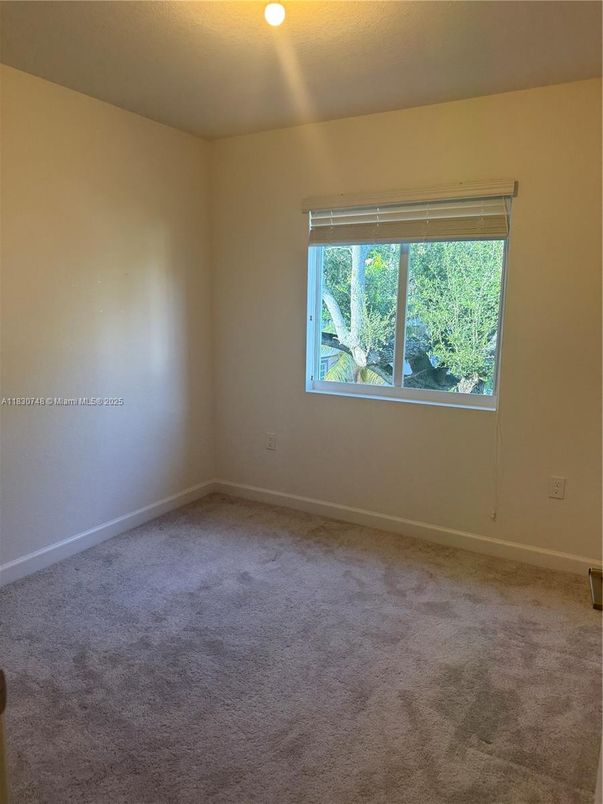 Empty room, Interior