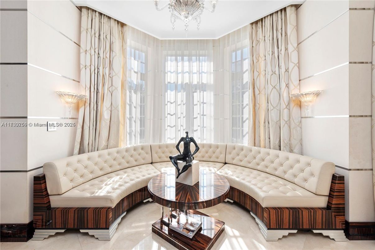 Chandelier, Interior, Living room