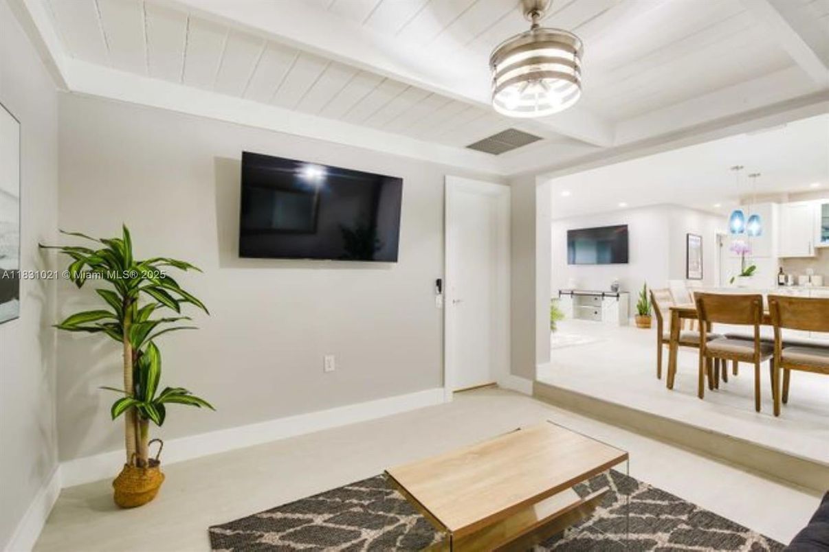 Dining room, Interior, Pendant Lights, Recessed Lighting
