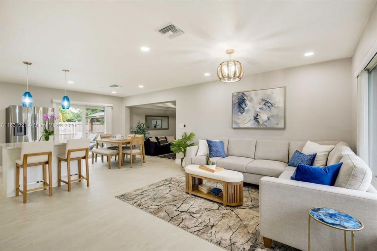Dining room, Interior, Living room, Pendant Lights, Recessed Lighting
