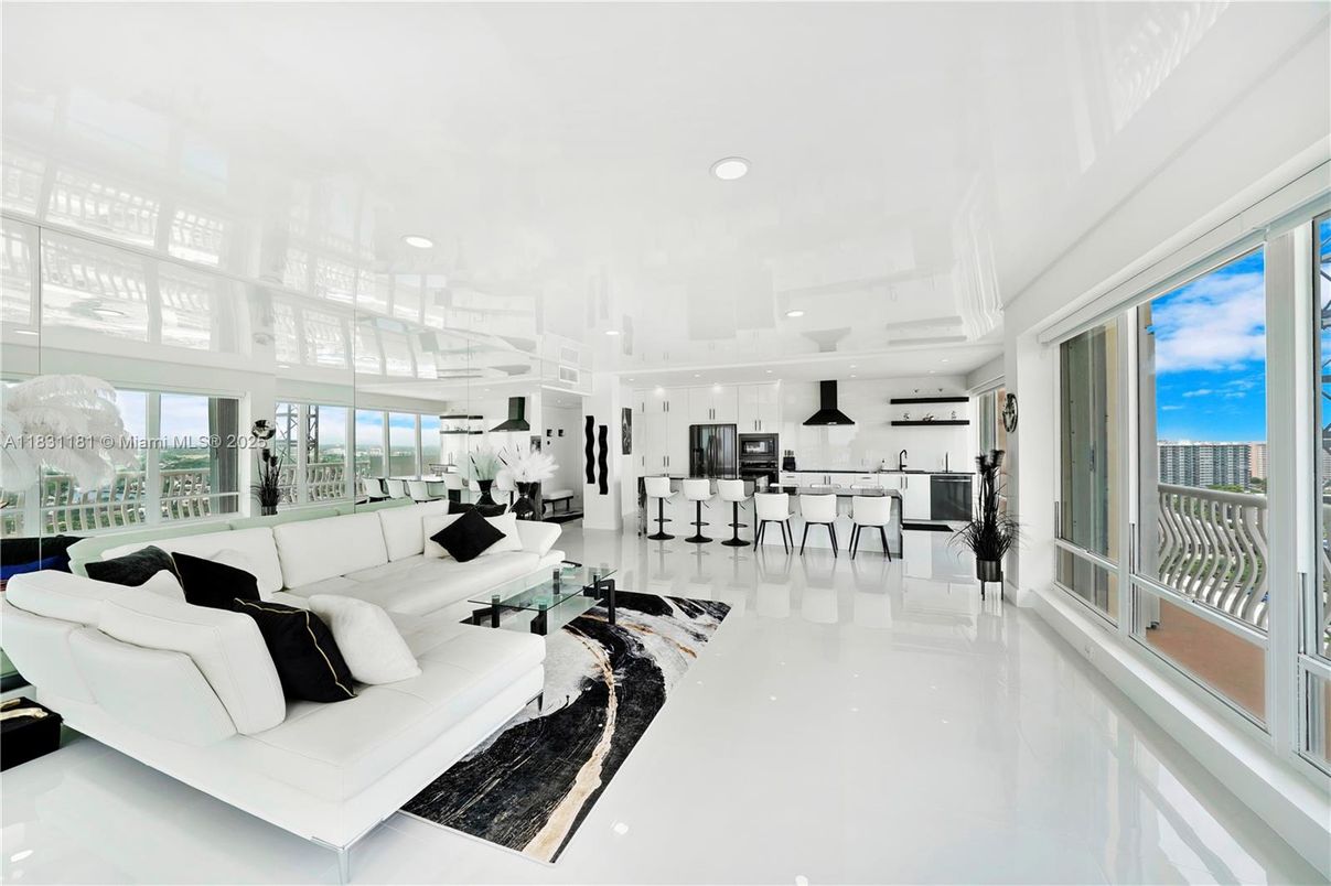 Interior, Kitchen, Living room, Pendant Lights, Recessed Lighting, Water