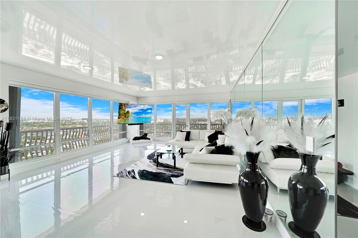 Interior, Living room, Water