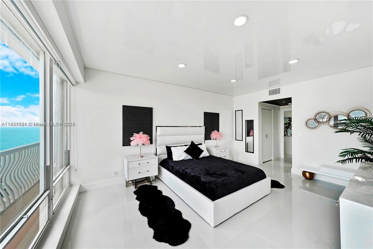Bedroom, Interior, Recessed Lighting, Water