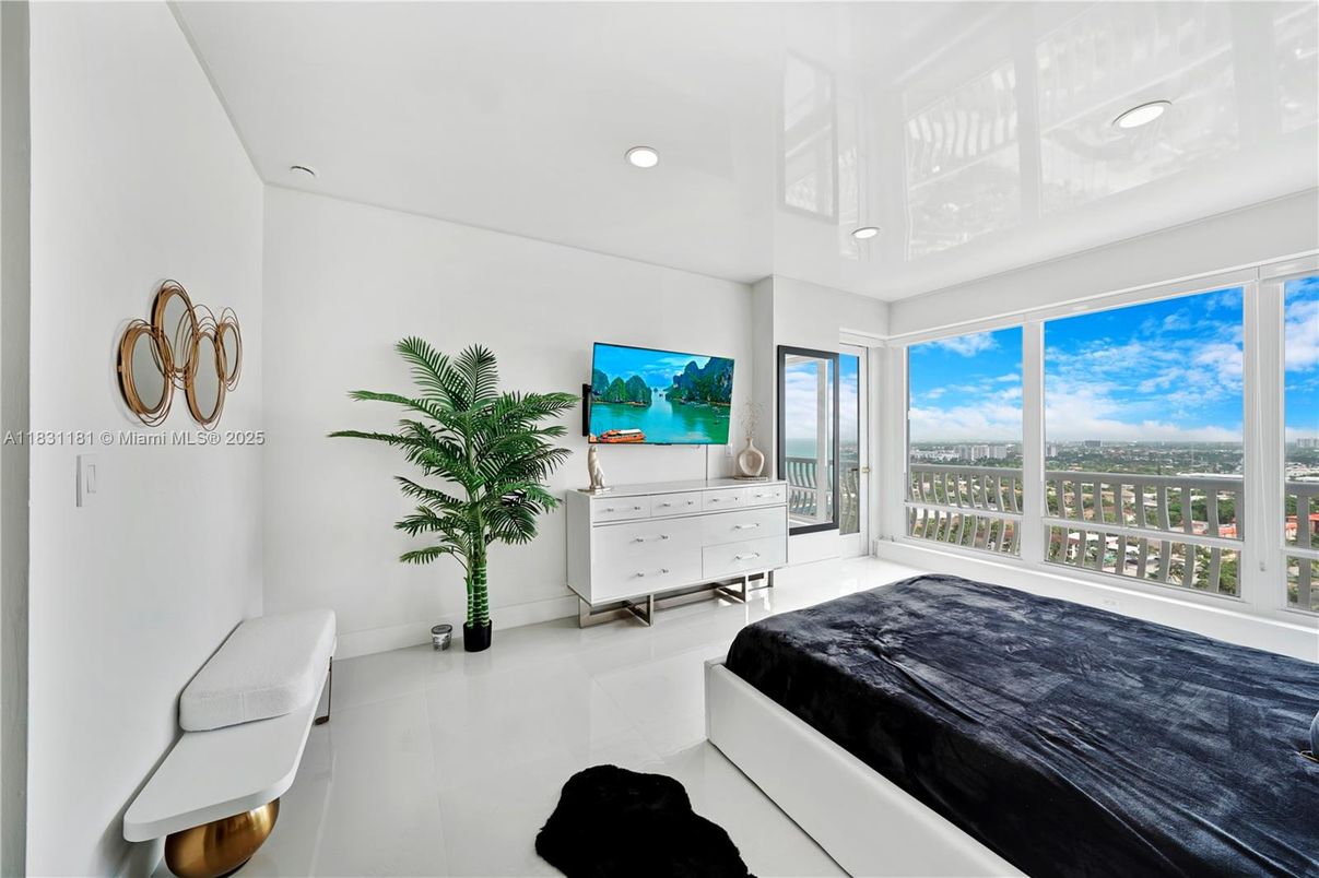 Bedroom, Interior, Recessed Lighting, Water