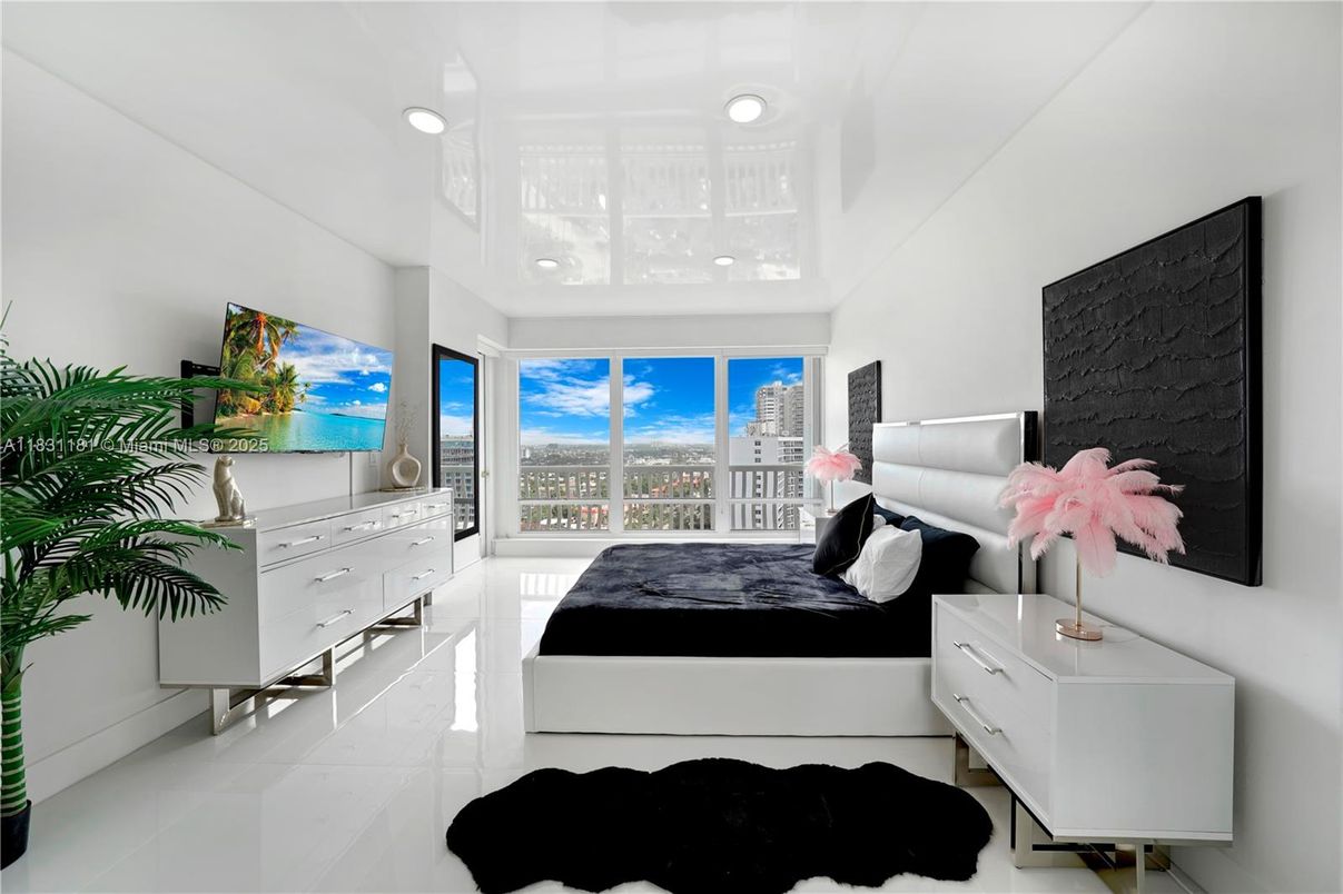 Bedroom, Interior, Recessed Lighting, Water