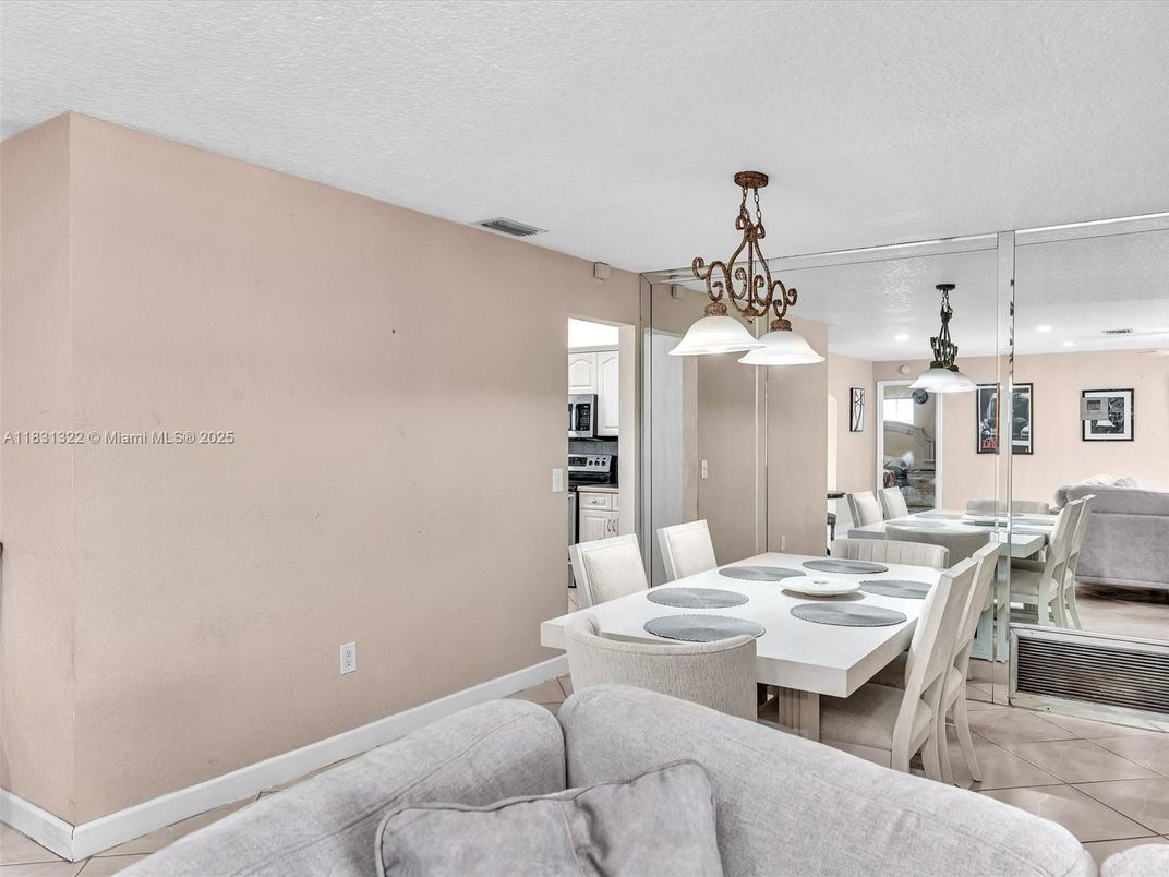 Dining room, Interior, Pendant Lights, Recessed Lighting