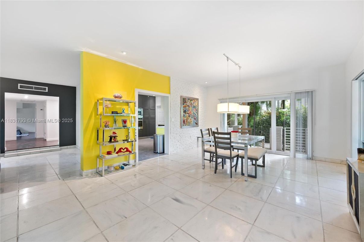 Dining room, Interior, Pendant Lights, Recessed Lighting