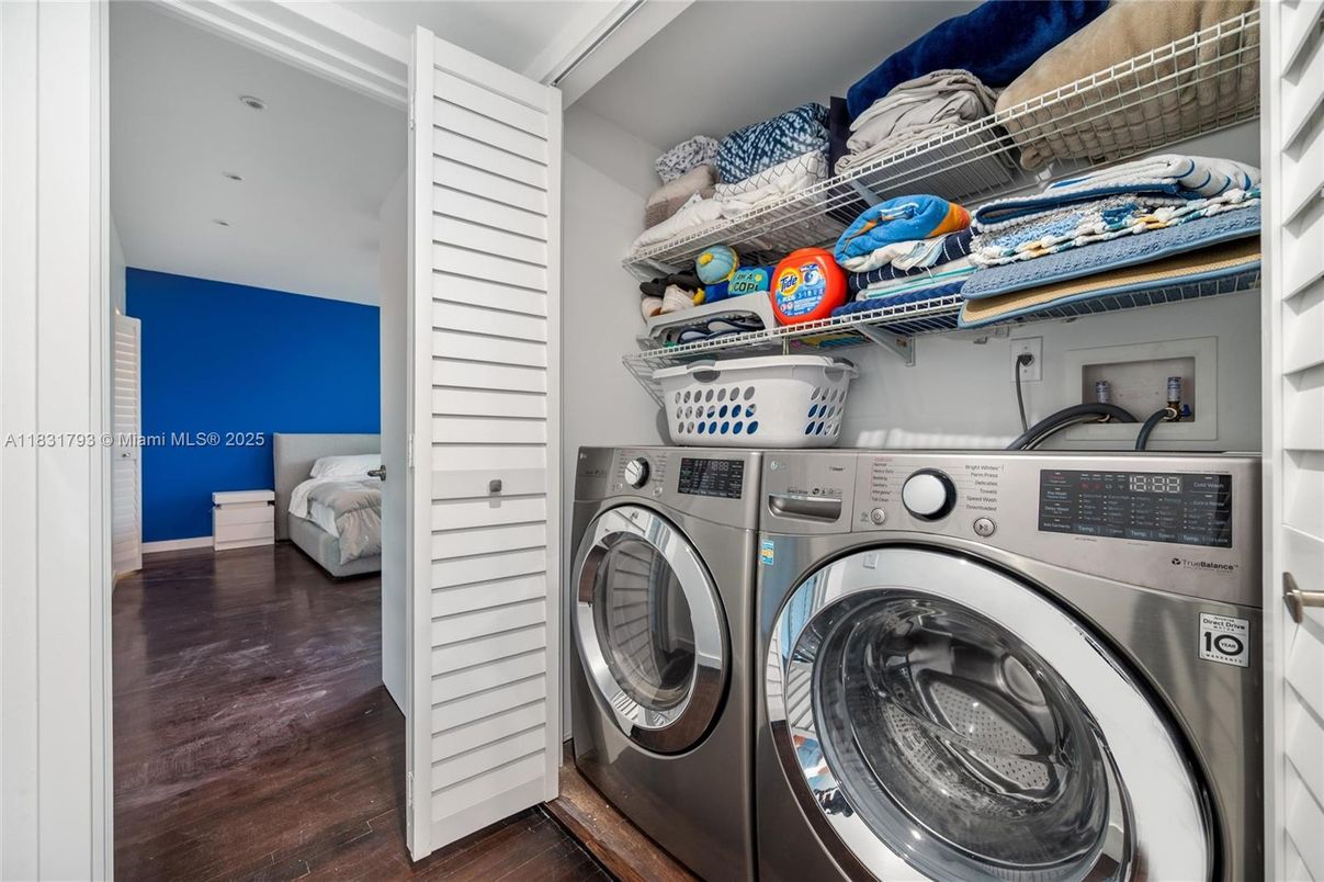 Interior, Utility Closets, Washer, Wood Texture Flooring