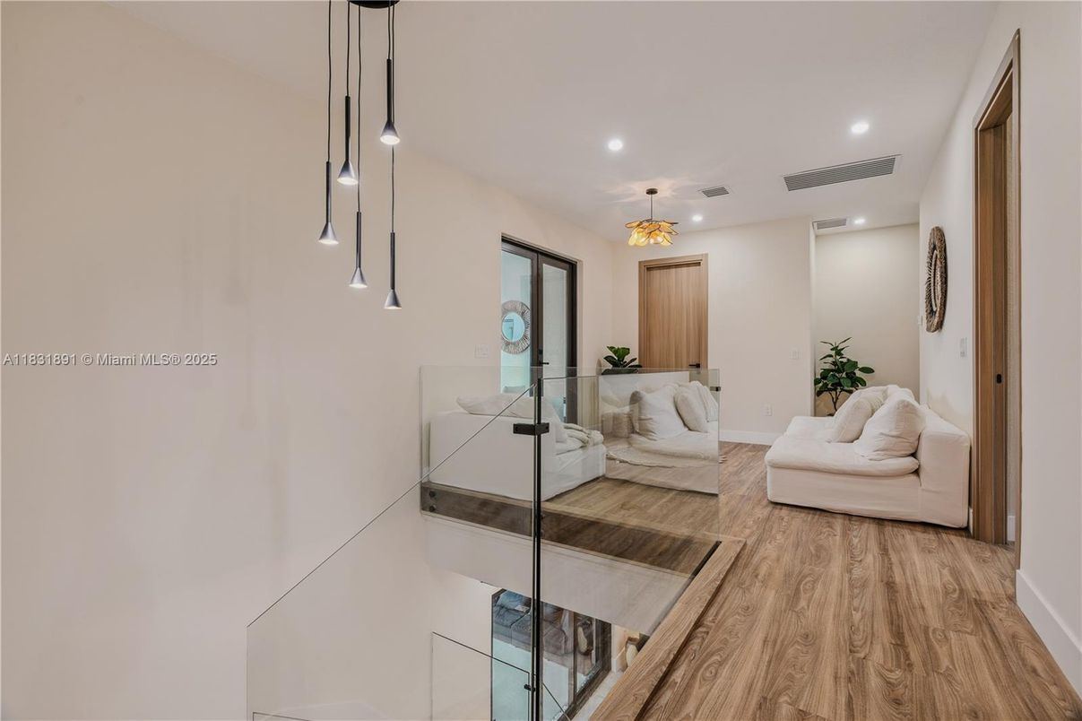 Interior, Living room, Pendant Lights, Recessed Lighting, Wood Texture Flooring