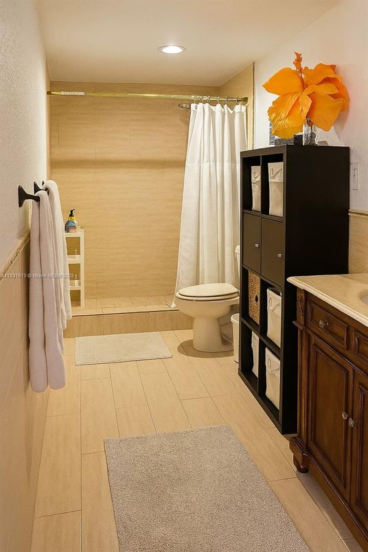 Bathroom, Interior, Recessed Lighting