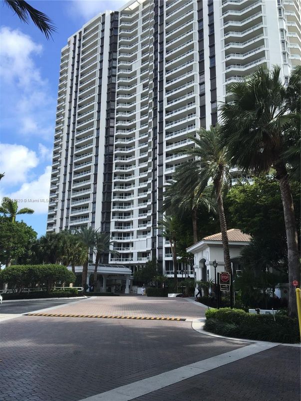 Exterior, Facade, Condo Building