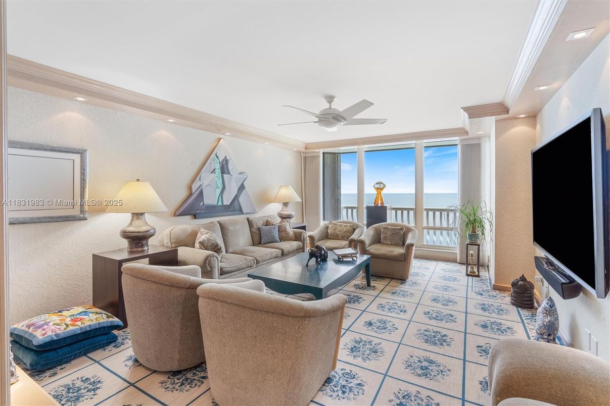 Interior, Living room, Recessed Lighting, Water