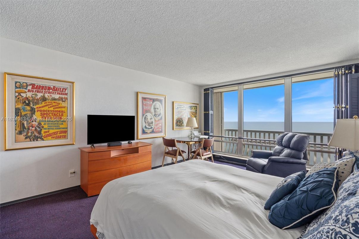 Bedroom, Interior, Water