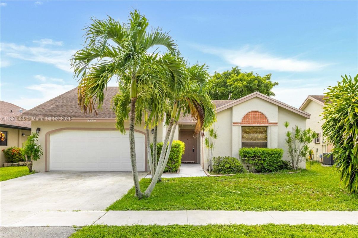 Attached, Exterior, Facade, Spanish Mediterranean